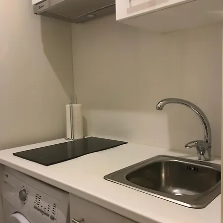 Charming In Campolide - Z F